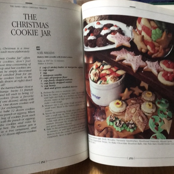 Vintage The Family Circle Christmas Treasury book 1986 hardback - Picture 13 of 16